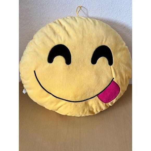 Emoji Yummy pillow - Picture 2 of 5
